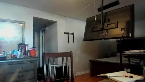 missandsircum online show from March 4, 2025, 2:21 pm