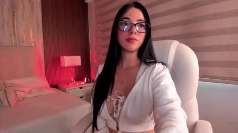 Angela Romero online show from October 22, 2025, 12:27 pm
