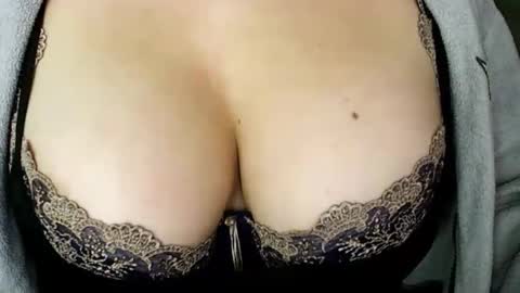 Avamlash online show from June 3, 2026, 3:06 pm