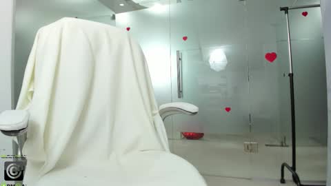 Miss Domina online show from March 26, 2026, 4:07 am