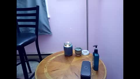 MissEeva online show from December 9, 2024, 7:50 am