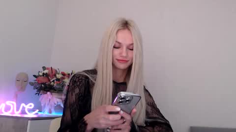 Snapshot of missemma1111 chatting on December 4, 2024, 8:51 pm EMMA online show from December 4, 2024, 8:51 pm