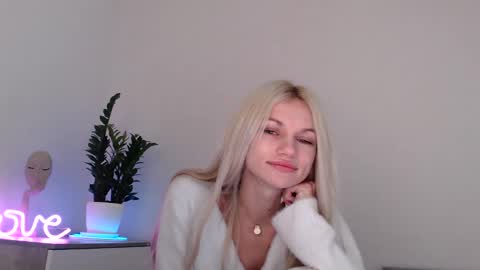 Snapshot of missemma1111 chatting on December 7, 2024, 12:08 am EMMA online show from December 7, 2024, 12:08 am