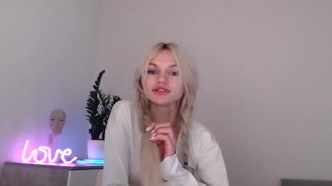 Snapshot of missemma1111 chatting on December 9, 2024, 12:45 am EMMA online show from December 9, 2024, 12:45 am