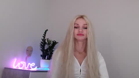 Snapshot of missemma1111 chatting on December 12, 2024, 9:04 pm EMMA online show from December 12, 2024, 9:04 pm