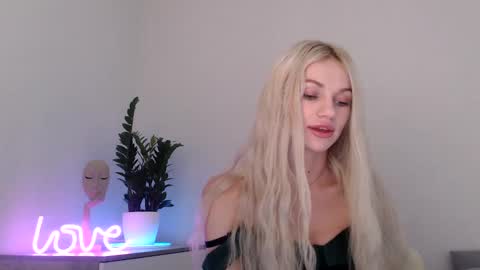 Snapshot of missemma1111 chatting on January 3, 2025, 9:26 pm EMMA online show from January 3, 2025, 9:26 pm