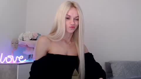 Snapshot of missemma1111 chatting on January 9, 2025, 12:46 am EMMA online show from January 9, 2025, 12:46 am