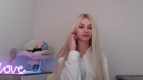 Snapshot of missemma1111 chatting on January 10, 2025, 9:42 pm EMMA online show from January 10, 2025, 9:42 pm