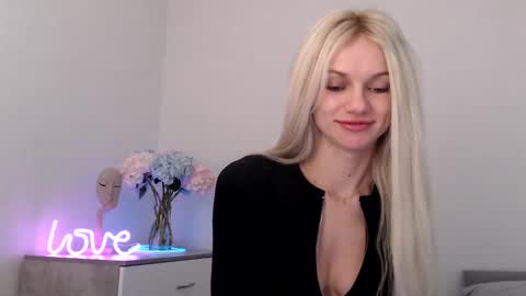 Snapshot of missemma1111 chatting on January 15, 2025, 10:24 pm EMMA online show from January 15, 2025, 10:24 pm