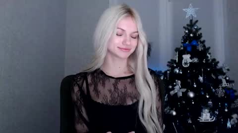 Snapshot of missemma1111 chatting on January 16, 2025, 11:37 pm EMMA online show from January 16, 2025, 11:37 pm