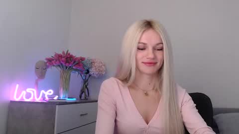 Snapshot of missemma1111 chatting on January 24, 2025, 10:08 pm EMMA online show from January 24, 2025, 10:08 pm