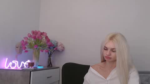 Snapshot of missemma1111 chatting on January 28, 2025, 9:29 pm EMMA online show from January 28, 2025, 9:29 pm