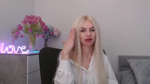 Snapshot of missemma1111 chatting on January 29, 2025, 1:16 am EMMA online show from January 29, 2025, 1:16 am