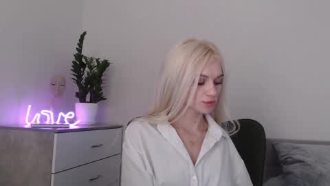 Snapshot of missemma1111 chatting on January 30, 2025, 8:42 pm EMMA online show from January 30, 2025, 8:42 pm