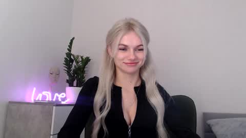 Snapshot of missemma1111 chatting on February 1, 2025, 12:40 am EMMA online show from February 1, 2025, 12:40 am