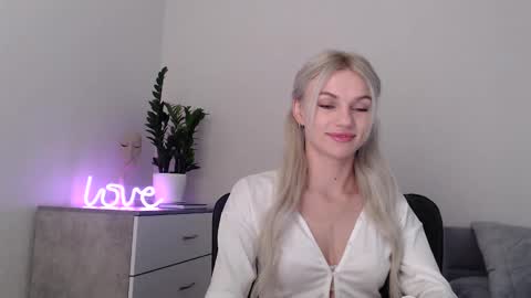 Snapshot of missemma1111 chatting on February 3, 2025, 8:24 pm EMMA online show from February 3, 2025, 8:24 pm