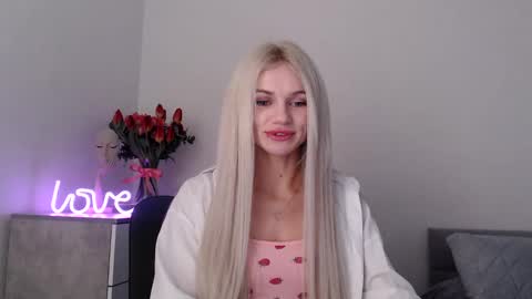 Snapshot of missemma1111 chatting on February 7, 2025, 9:15 pm EMMA online show from February 7, 2025, 9:15 pm