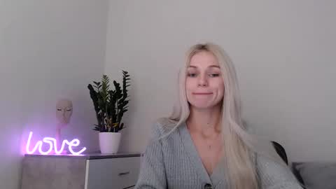 Snapshot of missemma1111 chatting on February 11, 2025, 9:14 pm EMMA online show from February 11, 2025, 9:14 pm