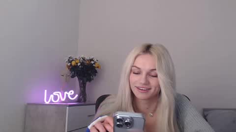 Snapshot of missemma1111 chatting on March 3, 2025, 9:05 pm EMMA online show from March 3, 2025, 9:05 pm