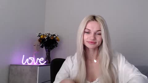 Snapshot of missemma1111 chatting on March 5, 2025, 8:42 pm EMMA online show from March 5, 2025, 8:42 pm