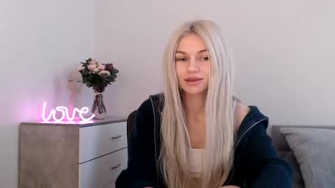 Snapshot of missemma1111 chatting on March 8, 2025, 5:59 am EMMA online show from March 8, 2025, 5:59 am