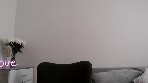 Snapshot of missemma1111 chatting on September 19, 2025, 2:40 pm EMMA online show from September 19, 2025, 2:40 pm