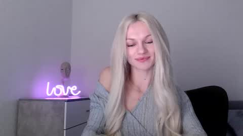 Snapshot of missemma1111 chatting on December 16, 2025, 3:17 pm EMMA online show from December 16, 2025, 3:17 pm