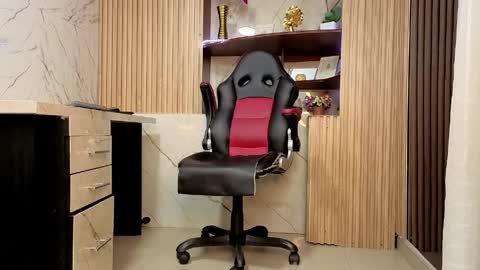 Escarlet online show from March 28, 2026, 1:49 am