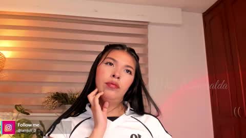 Snapshot of missesmeralda chatting on November 18, 2025, 9:41 pm Julieta Arboleda but i like call me esme online show from November 18, 2025, 9:41 pm