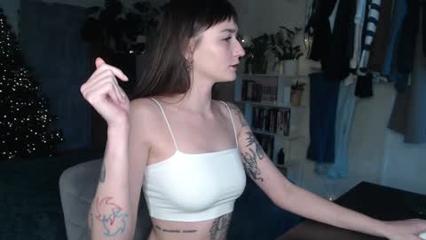 Snapshot of missfiti chatting on December 21, 2024, 11:44 am missfiti online show from December 21, 2024, 11:44 am