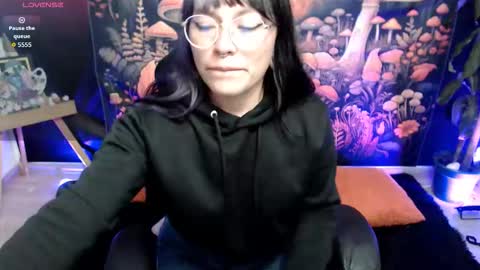 Luna online show from November 4, 2025, 1:16 am