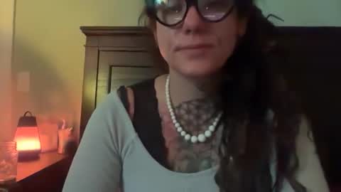 Snapshot of misshoneybadger333 chatting on October 21, 2025, 2:01 am misshoneybadger333 online show from October 21, 2025, 2:01 am