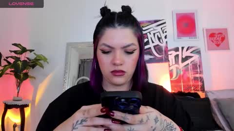 Snapshot of misshuntt3rs chatting on January 9, 2025, 2:43 am Annie online show from January 9, 2025, 2:43 am