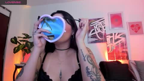 Snapshot of misshuntt3rs chatting on February 20, 2025, 2:40 am Annie online show from February 20, 2025, 2:40 am