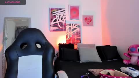 Snapshot of misshuntt3rs chatting on March 8, 2025, 1:39 am Annie online show from March 8, 2025, 1:39 am