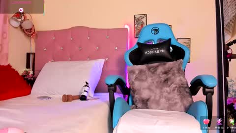 Snapshot of misskendall_hot chatting on October 25, 2025, 3:29 pm online show from October 25, 2025, 3:29 pm