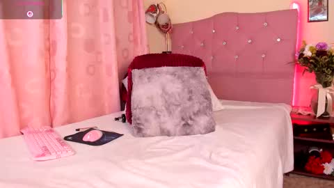 Snapshot of misskendall_hot chatting on October 28, 2025, 8:33 pm online show from October 28, 2025, 8:33 pm