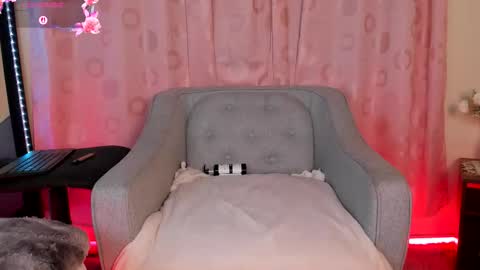 Snapshot of misskendall_hot chatting on November 30, 2025, 8:13 pm online show from November 30, 2025, 8:13 pm