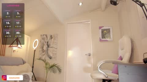 Ania online show from October 30, 2025, 2:18 pm