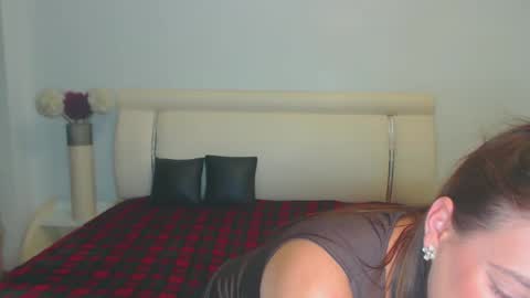 Khloe online show from September 27, 2025, 2:27 am