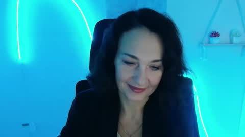 Christina online show from October 19, 2025, 5:19 am
