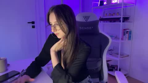 misslalii online show from October 2, 2025, 5:31 pm