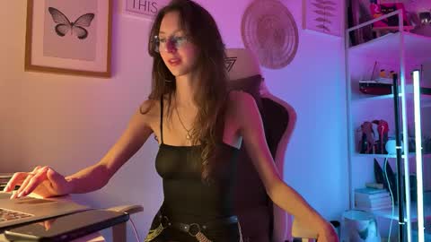 misslalii online show from May 26, 2026, 7:43 pm