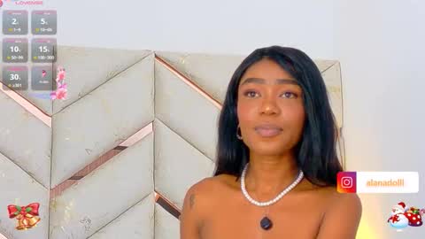 lyly  independient model online show from November 22, 2025, 3:44 pm