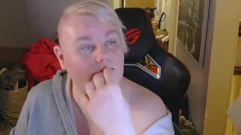 misslj90 online show from April 14, 2026, 9:10 pm