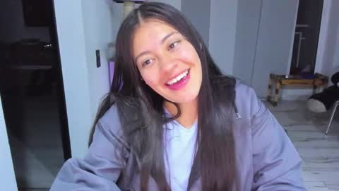 missloren333 online show from November 22, 2025, 7:40 am