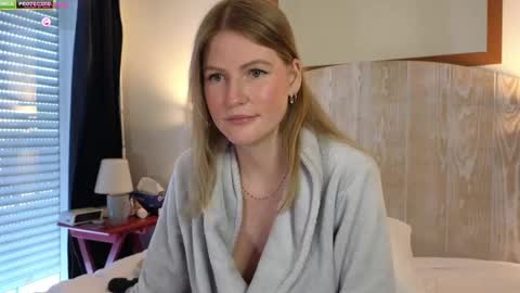Snapshot of misslucci chatting on March 5, 2025, 9:38 am Misslucci online show from March 5, 2025, 9:38 am