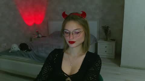 Snapshot of missmariat chatting on October 24, 2025, 6:48 pm OneGoddess online show from October 24, 2025, 6:48 pm
