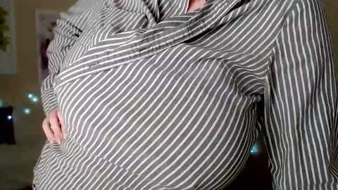 Snapshot of missmelons_ chatting on January 5, 2025, 6:24 pm Li  online show from January 5, 2025, 6:24 pm
