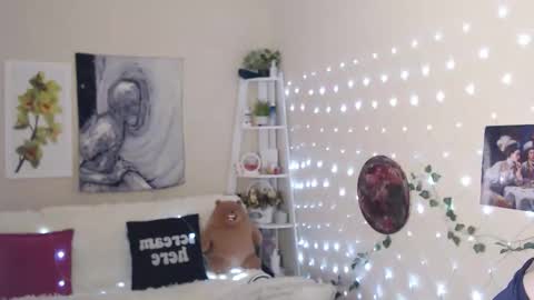 Snapshot of missmelons_ chatting on February 15, 2025, 10:22 am Li  online show from February 15, 2025, 10:22 am